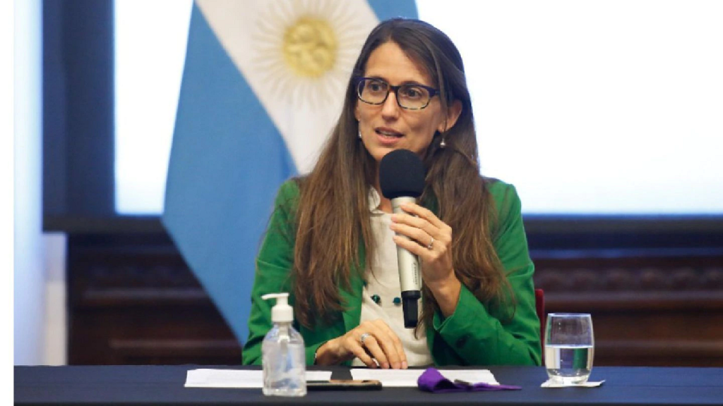 Renuncio la ministra de Mujeres Géneros y Diversidad