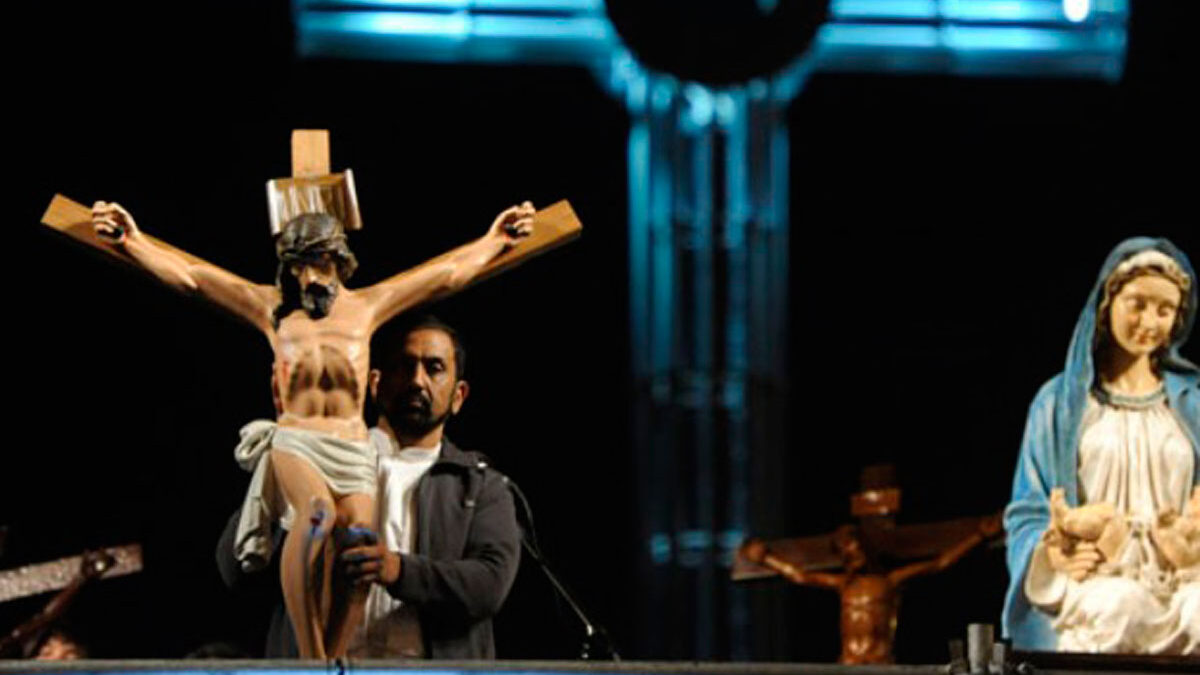 Llega el multitudinario Vía Crucis del Padre Ignacio